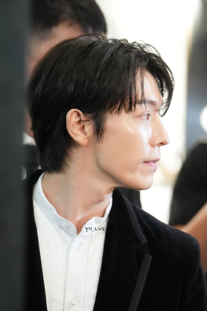 YII_lv1's tweet photo. .
𝟤𝟨𝟢𝟩𝟤𝟥 𝗙𝗘𝗡𝗗𝗜 𝗙𝗪𝟮𝟲
.
🤵 (´▽`ʃ♡ƪ)"
.
#DONGHAE #동해 
#superjuniordne #슈퍼주니어 https://t.co/rHrgWZcEqq