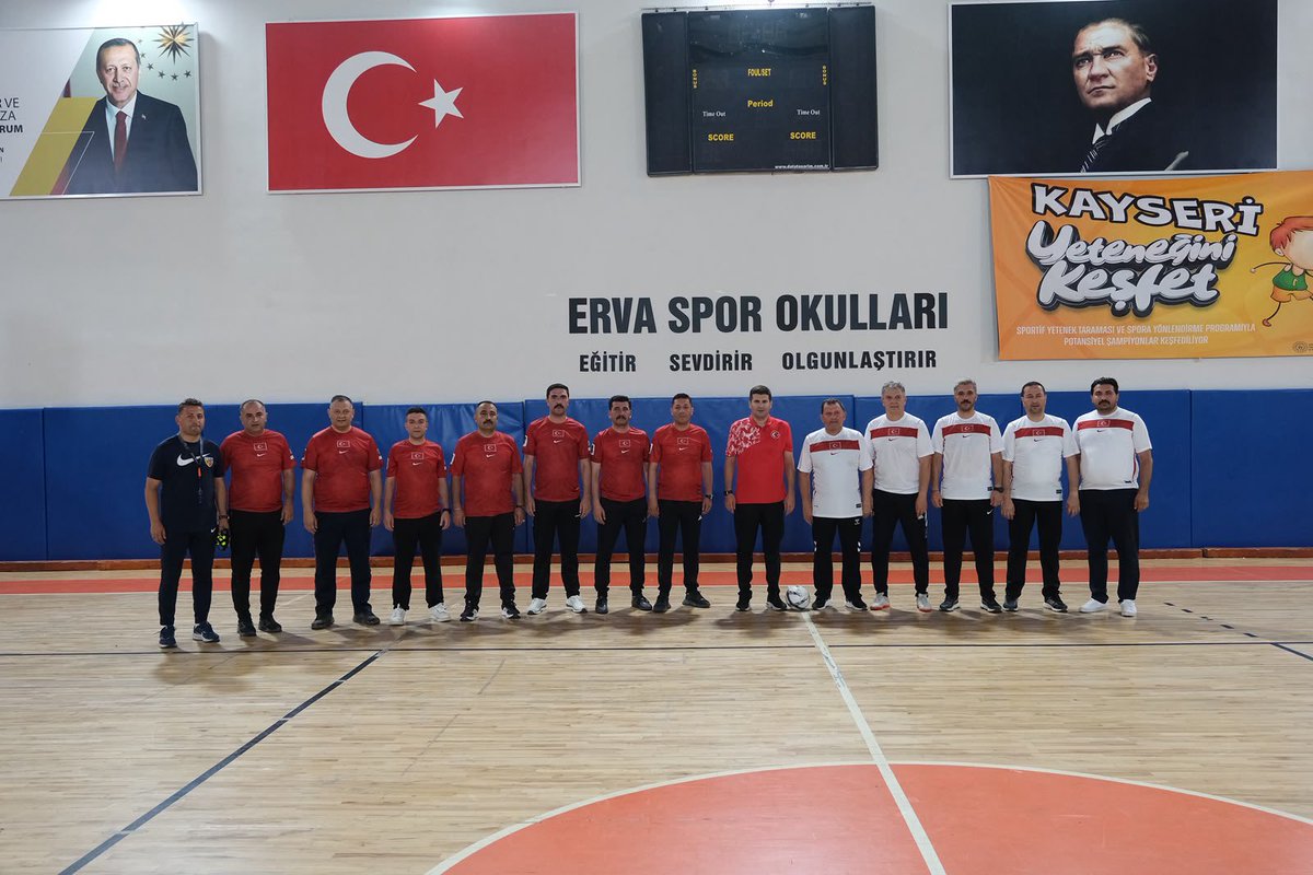 ayyildirim1's tweet photo. Kayseri Gençlik ve Spor İl Müdürü Sayın Ali İhsan Kabakcı, Türkiye Futbol Federasyonu Bölge Müdürü Mutlu Önal, Kayseri Büyükşehir Belediyesi Spor A.Ş. Genel Koordinatörü Fatih Çağan ve İl Ocak Başkanlarımızla birlikte futsal müsabakası gerçekleştirdik.

Sporun birleştirici gücüyle bir araya gelerek birlik, beraberlik ve kardeşlik ruhumuzu pekiştirdik. 🇹🇷