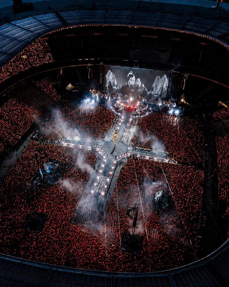 WeekndFrance's tweet photo. 🚨 L'After Hours Til Dawn Tour s'est achevé en France hier soir après 8 dates réparties entre Lille, Paris et Nice. 🇫🇷

➡️ Vous avez été plus de 500 000 spectateurs à y assister : il s'agit de la plus forte affluence enregistrée par un artiste en France cet été, bravo à tous ! 🤯