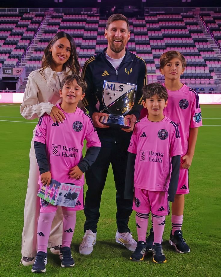 officialdjvibes's tweet photo. No matter how many trophies Messi wins, you can tell his happiest moments are always with his family. ❤️🐐✨ https://t.co/y12jxuAzGA