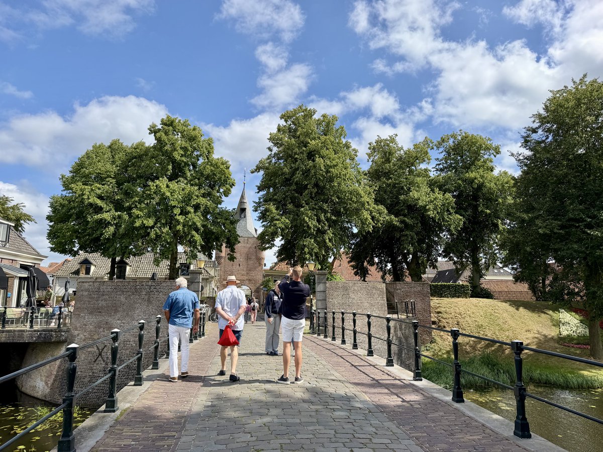 erica_v_leeuwen's tweet photo. Prima terras-en flaneerweer vanmiddag in #Elburg ☀️☁️☂️🌳 🌺
#Gelderland
@weermanrobert @Alpenweerman @HartvNL @EdAldus @BuienRadarNL @helgavanleur @weerenradar_nl @OmroepGLD @gemeenteelburg @SevereweatherNL @pictureofNL @HanzestadElburg #zomer https://t.co/hDyK7YGL67
