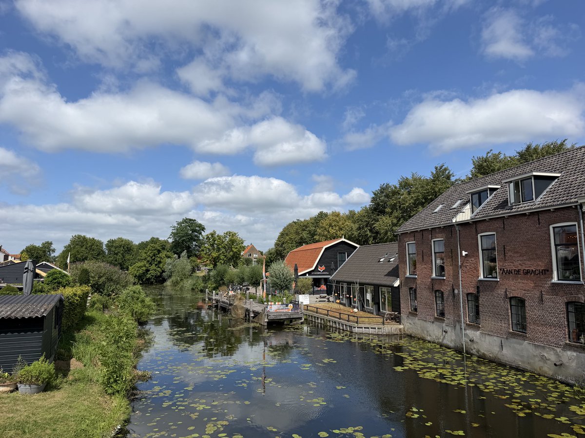 erica_v_leeuwen's tweet photo. Prima terras-en flaneerweer vanmiddag in #Elburg ☀️☁️☂️🌳 🌺
#Gelderland
@weermanrobert @Alpenweerman @HartvNL @EdAldus @BuienRadarNL @helgavanleur @weerenradar_nl @OmroepGLD @gemeenteelburg @SevereweatherNL @pictureofNL @HanzestadElburg #zomer https://t.co/hDyK7YGL67