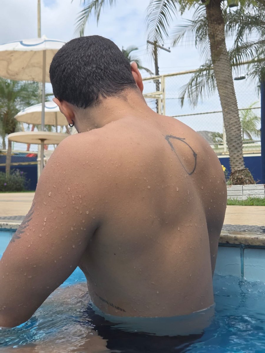 ItsMak_am's tweet photo. Treino de costas mostrando seu valor https://t.co/I7GjkTh7N2
