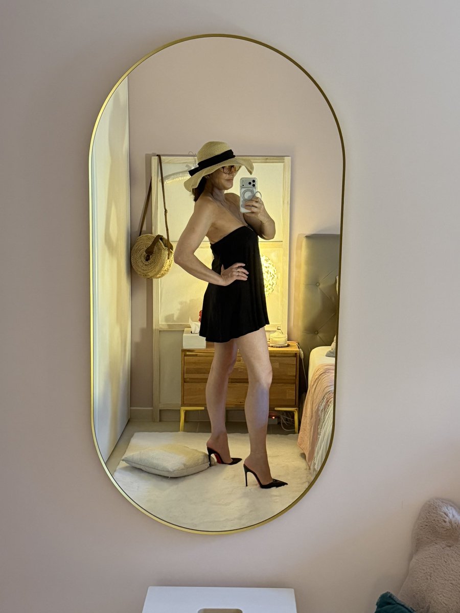 Rosa_nylons's tweet photo. Do you enjoy this look ?
#maturewoman #legs #heels #elegant #seductive #naturallady #domme #goddess https://t.co/71Cbh90eS2