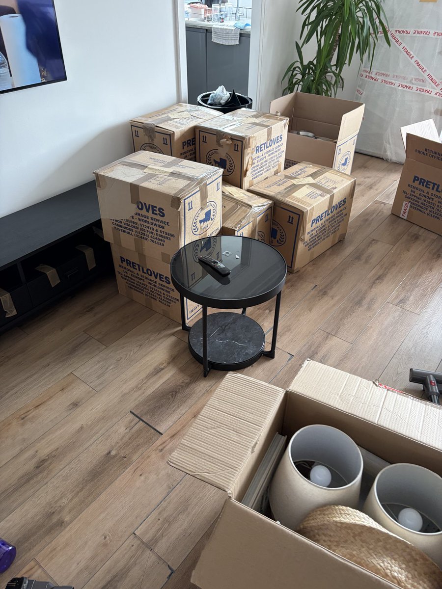 DeliverEasyLtd's tweet photo. Two jobs. One customer. One trusted team. 🚚💨

We completed a 4th-floor flat removal from Ware into storage, returned to move 9 sewing machines into the same unit.

Whatever the job, DeliverEasy Ltd is here to help.

📞 07395 844429 https://t.co/oMRKFlYiaT
