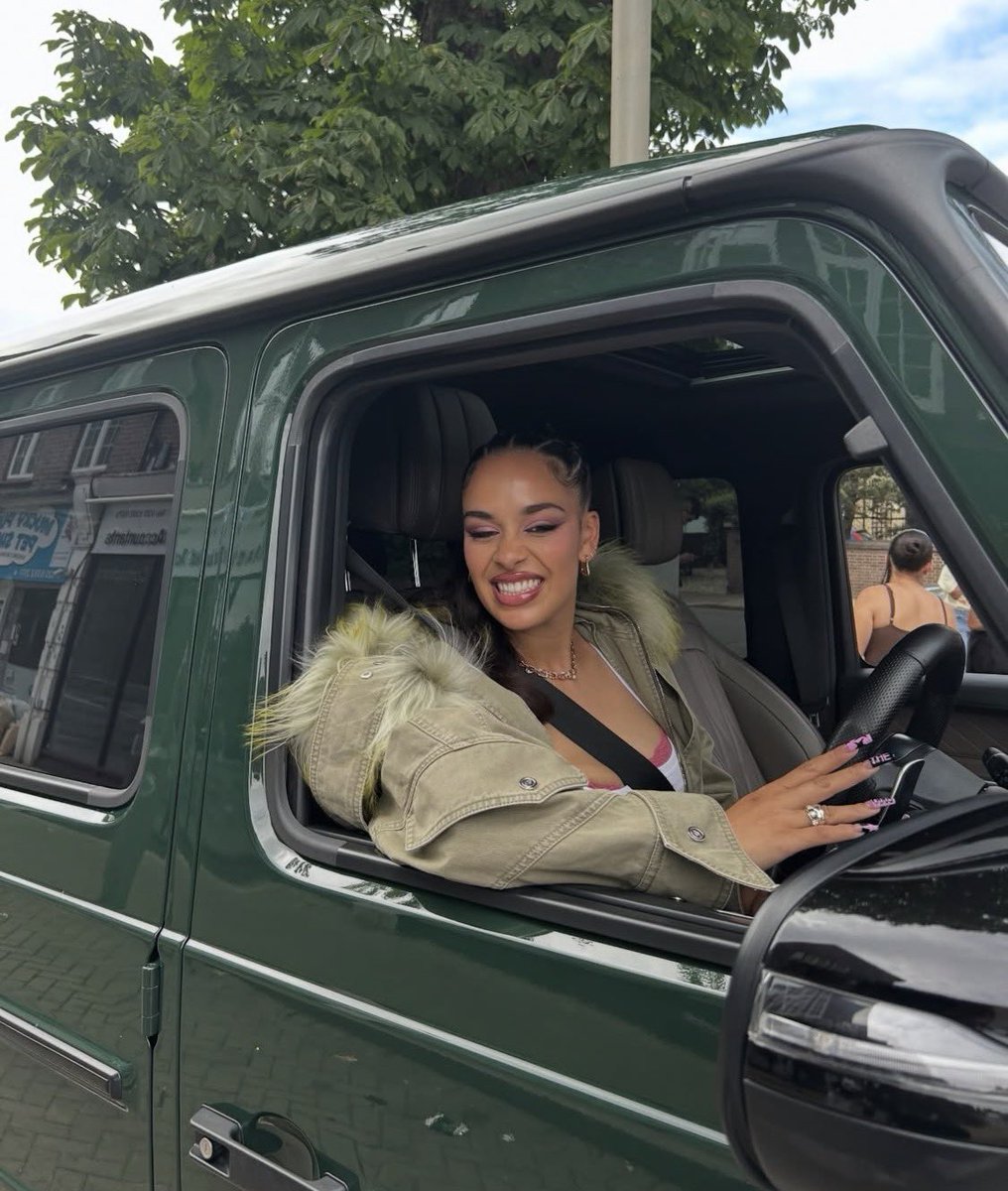 OnThinlce's tweet photo. Jorja Smith (2026) https://t.co/8w2NJKghQF