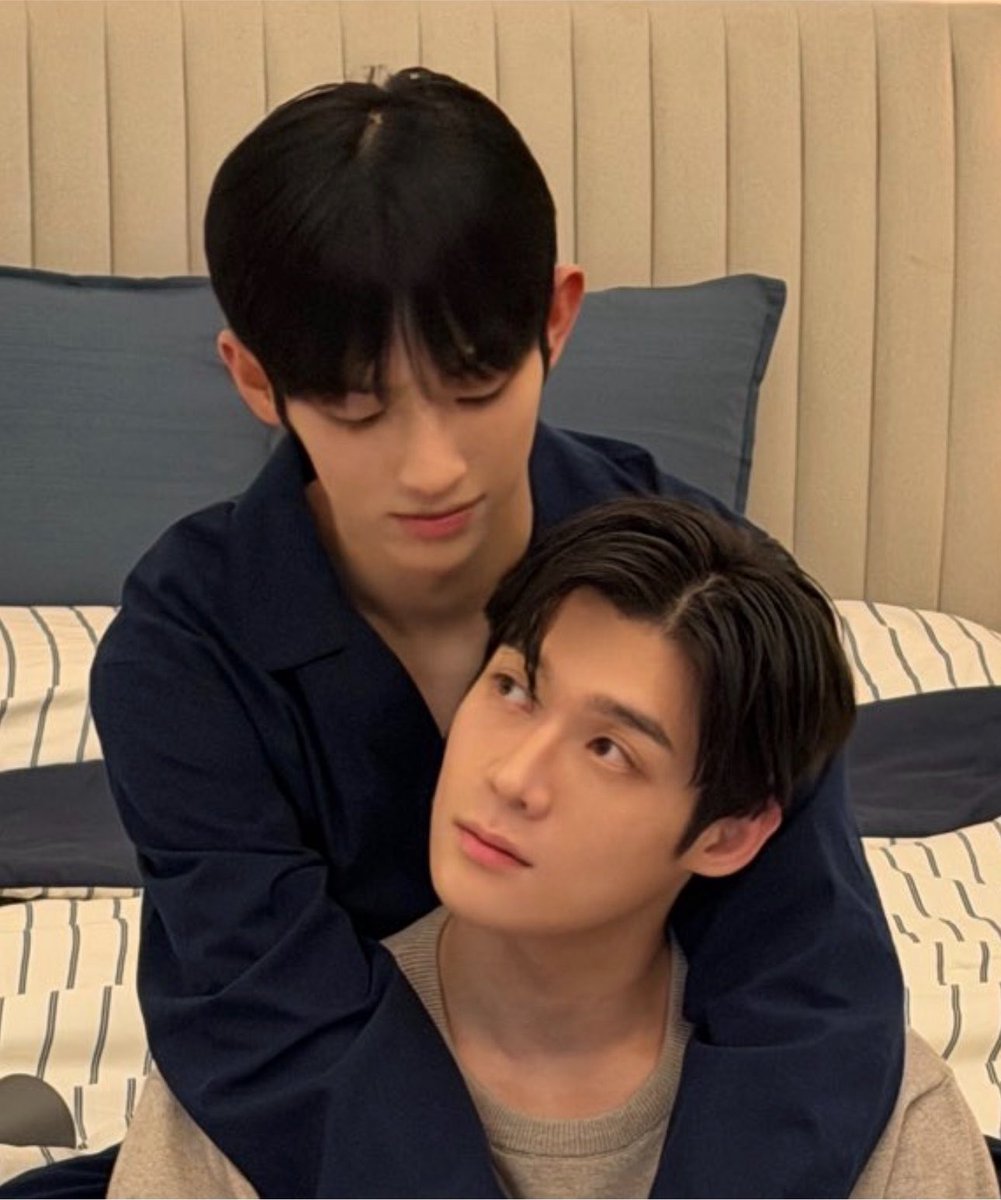hrarchivee's tweet photo. 1번봣을때도놀랏는데
더가까이가서 볼콕까지한거 에바시다 https://t.co/llpnEoBv8c