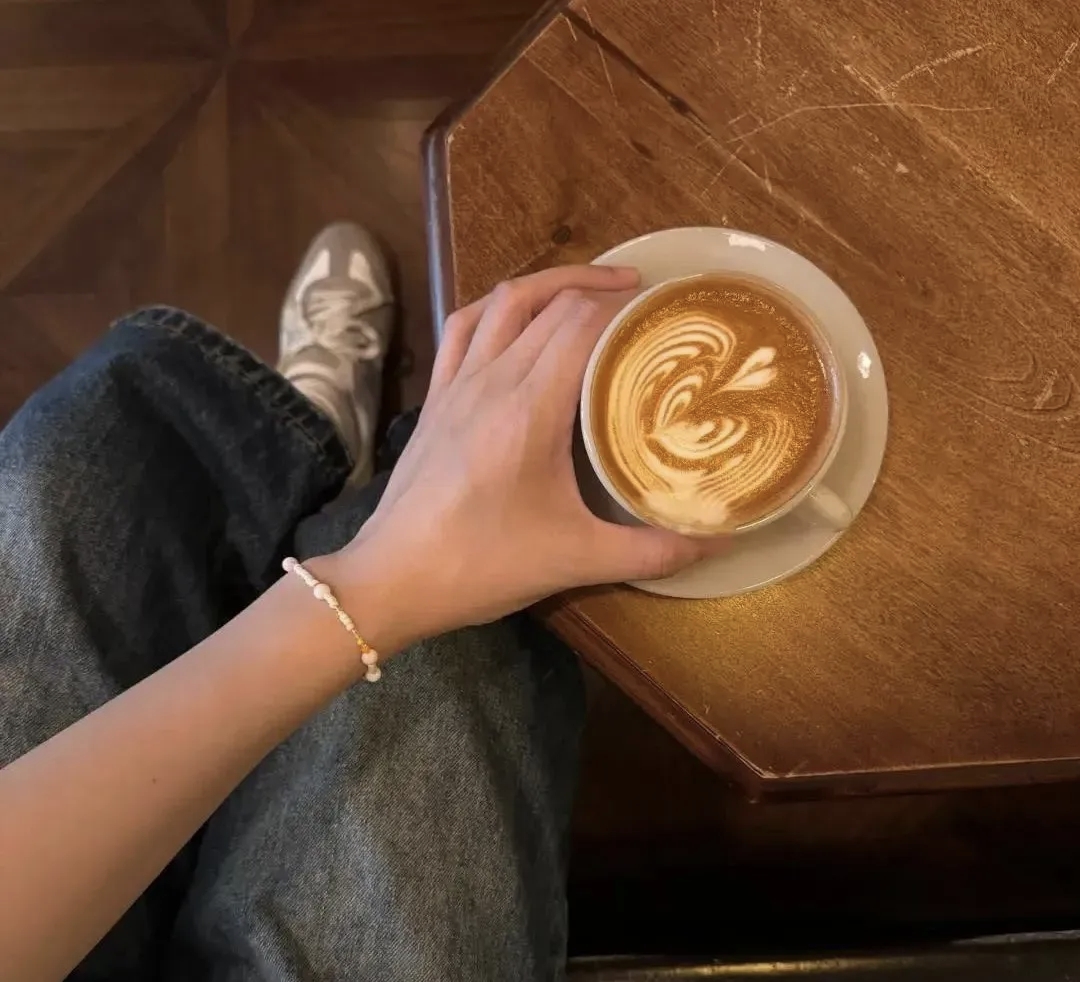 atmzlodey's tweet photo. [Hey, I just laughed so hard at your story I spilled coffee on my notebook—worth it, let’s catch up soon over boba! ]， https://t.co/8OK9Ti3ICi