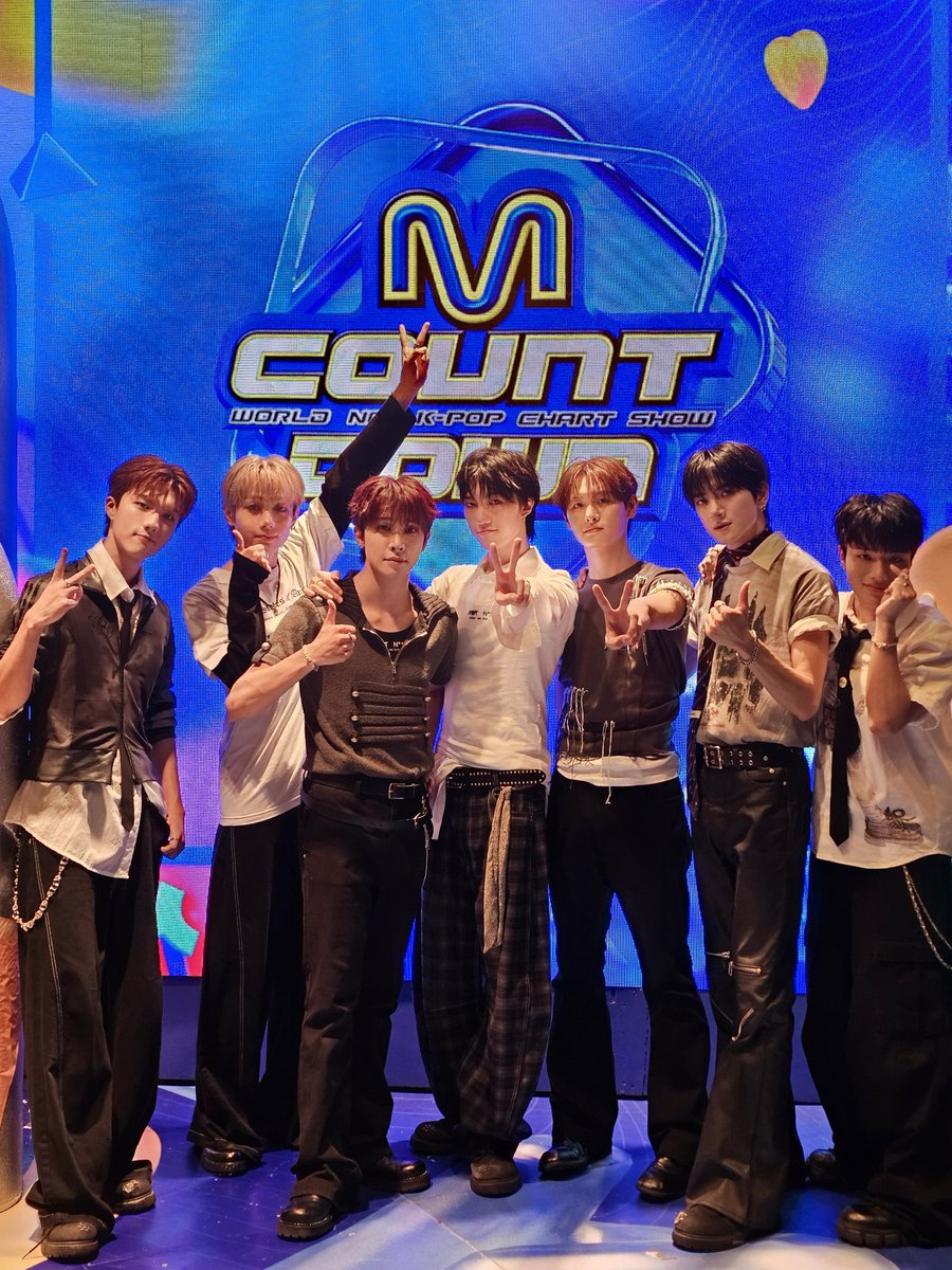 TRENDZ_OFFCL's tweet photo. 📷 #오늘의트지 

🗓 26.07.23
🌊 엠카운트다운 M COUNTDOWN

#TRENDZ #트렌드지
#TRENDZ_OMK #OnMyKnees https://t.co/h8eyDvXxEj