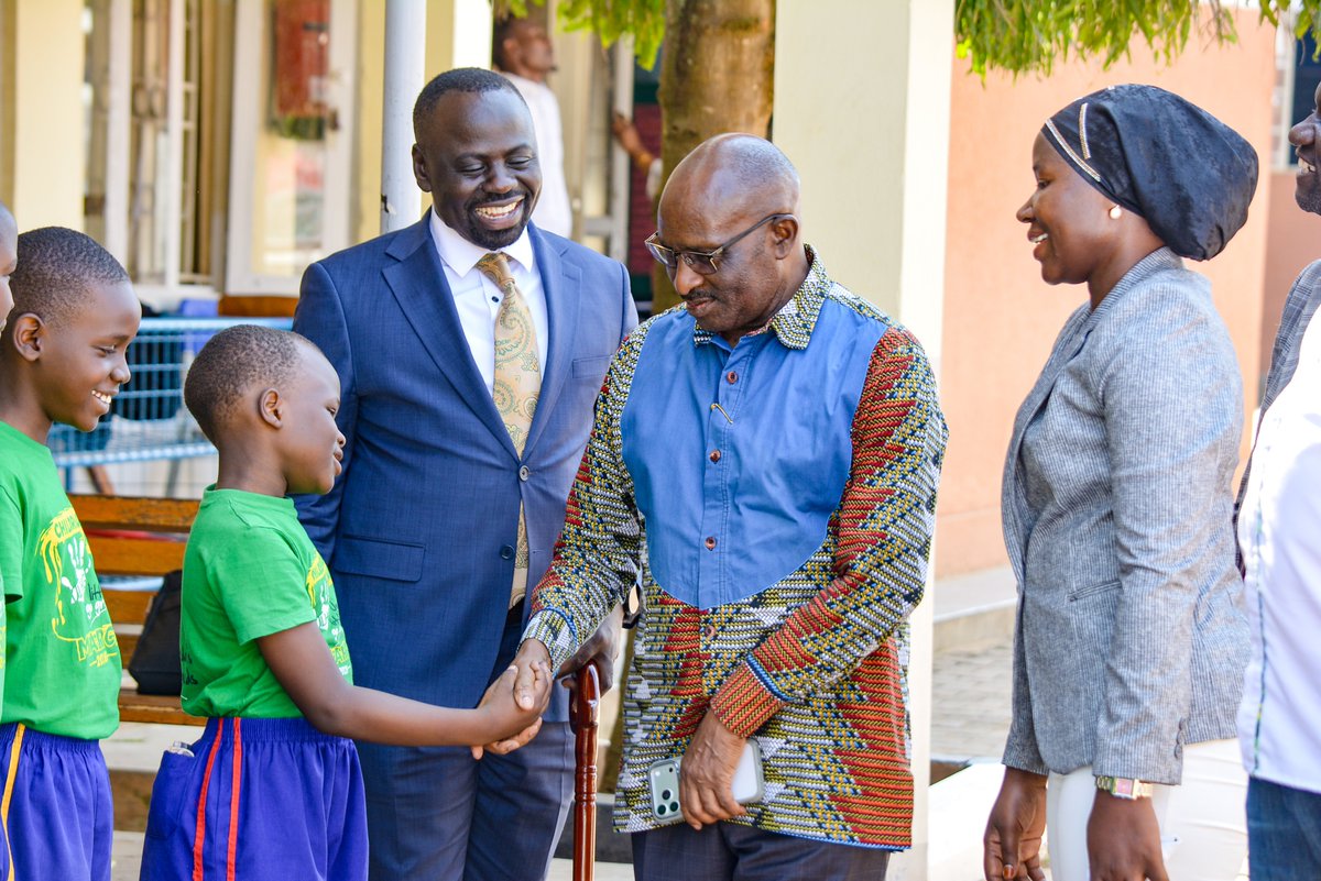 LilHandsGoGreen's tweet photo. It was an honor to be joined by the Vice Chairperson of the Parliamentary Committee on Climate Change, Hon. @WShafiga, Hon. @BiaraEmmanuel27, State Minister for @Mglsd_UG, @simonmulongo, &amp; our Superstar General, @JosephMasembe1. #GoGreenUg #ClimateChangeMarch26 https://t.co/x4Iv1lfYcz