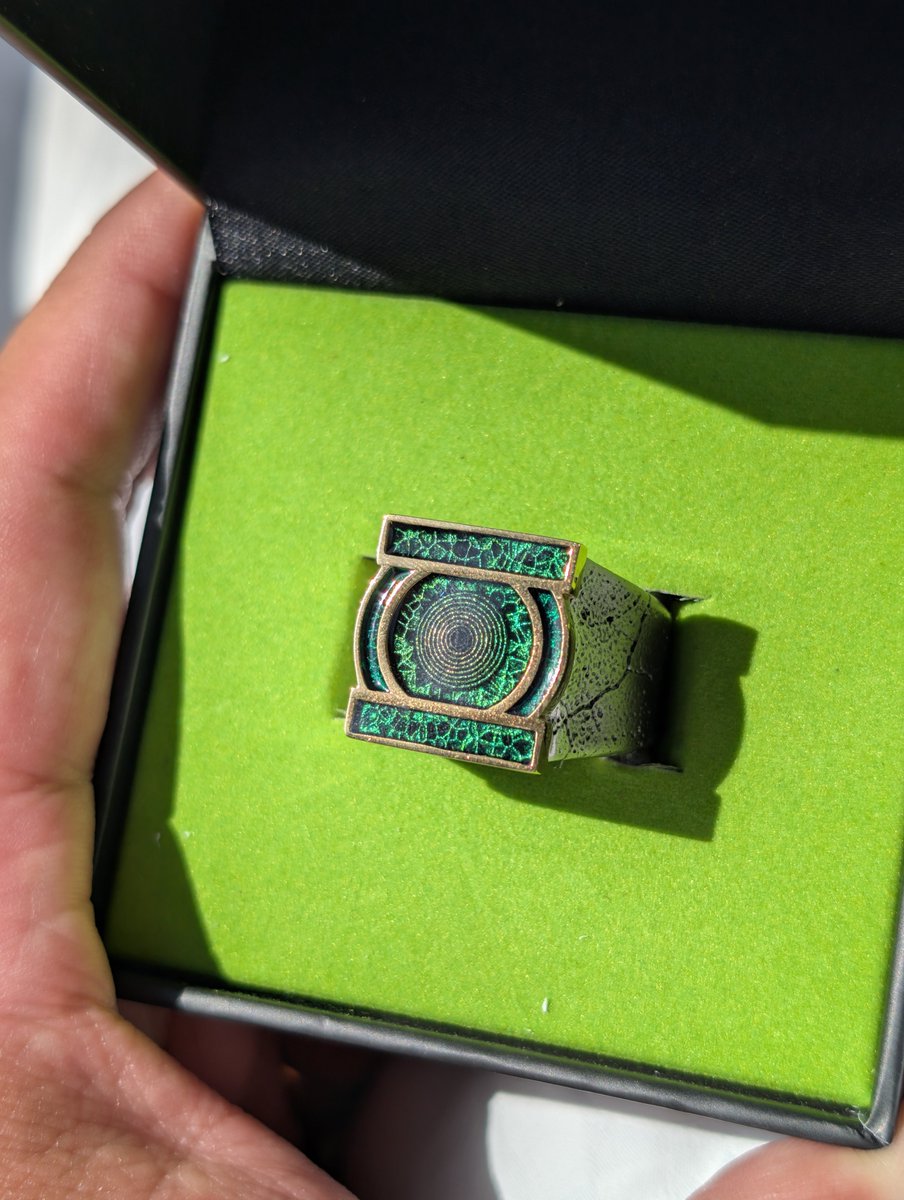 LanternsPodcast's tweet photo. Y'all see the weird GL ring at the off-site but this is the one you can buy at the booth. #GreenLantern #Lanterns #SDCC https://t.co/KcRfGWvjaq