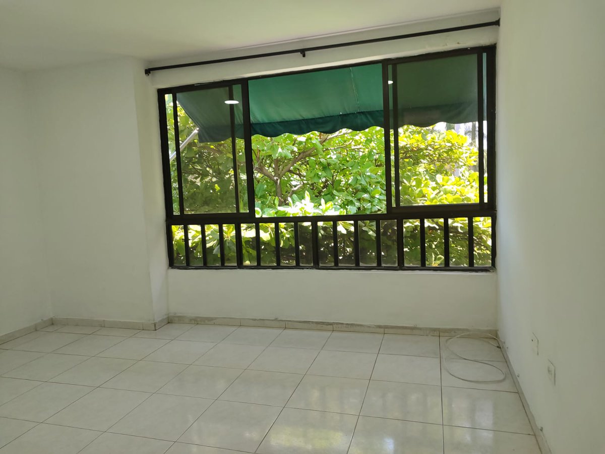 NaranjoDuque's tweet photo. Apto. en El Departamental. Cód: 2459.
Alquila en piso 3 (ideal para parejas): 2 alcobas con clóset, sala-comedor con vista exterior,cocineta a gas, baño completo, zona de oficios y patio.
Precio: $1.200.000.
Incluye espacio asignado descubierto para moto.
602 8960448, 3157057741. https://t.co/slDuwkW0KJ