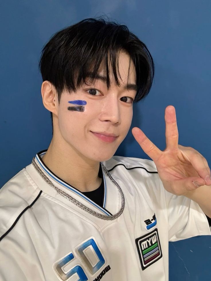 _KimNarin's tweet photo. Thank you for being our brightest happy virus &amp; filling so many hearts with laughter. I hope all the happiness you've shared comes back to u a thousand times over. Have the happiest birthday🥳👅

#SF9 #세상이_상혁이를_다원한_날 #HBD_DAWON #HappyDAWONDay
@xleexekdnjs @SF9official https://t.co/dXeH46ehcD