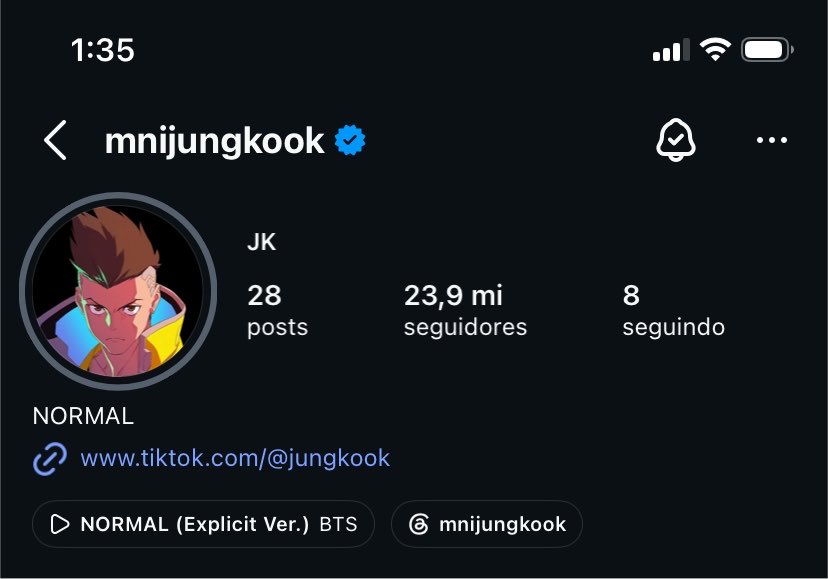taeinracoon's tweet photo. ontem um mlk pediu meu numero ne ai eu dei um fora ne mto emocionado ai ele insistiu p passar o insta ne ai ele passou o dele e descobri q ele eh famoso kk alg sabe qm eh? aiaikk https://t.co/80NvgiuQ7t