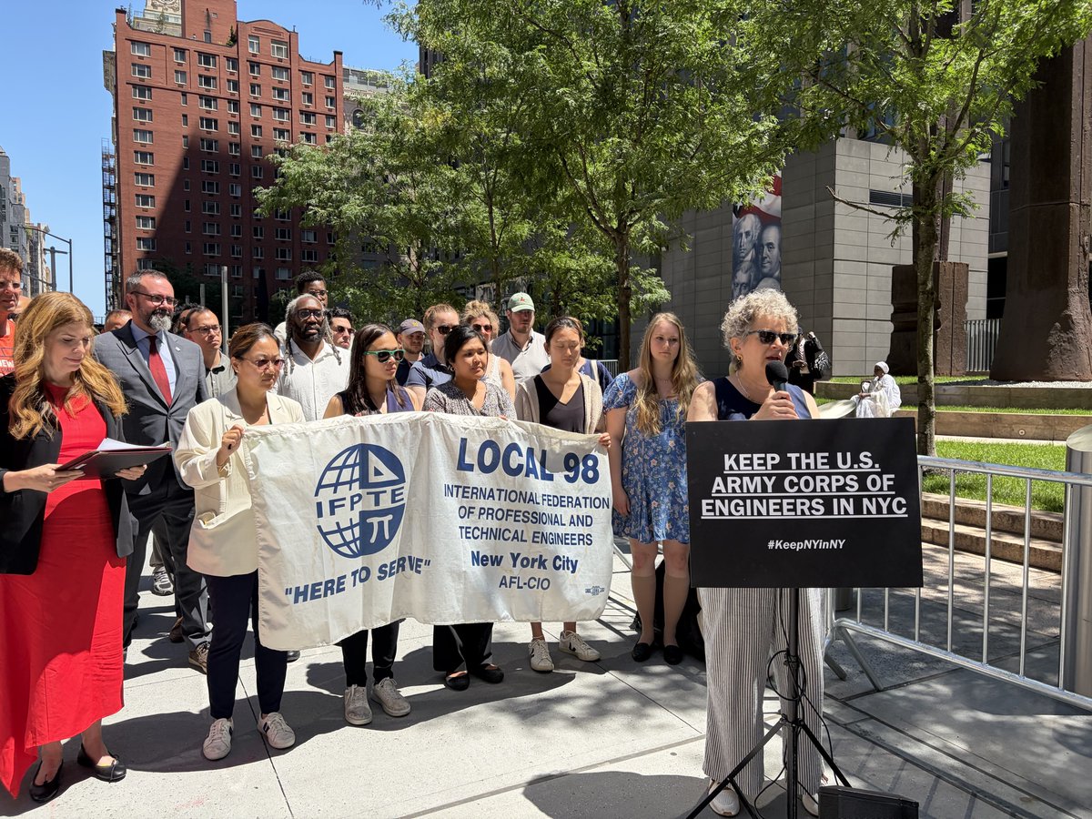 Local_802_AFM's tweet photo. #Local802 is proud to stand with @ifpte98 and civil servants of the of the #ArmyCorpsOfEngineers New York District to protest the removal of good union jobs from the city. Keep these vital workers here in New York! #solidarity @CentralLaborNYC @ifpte @SpeakerMenin https://t.co/ARBLoCqwiI
