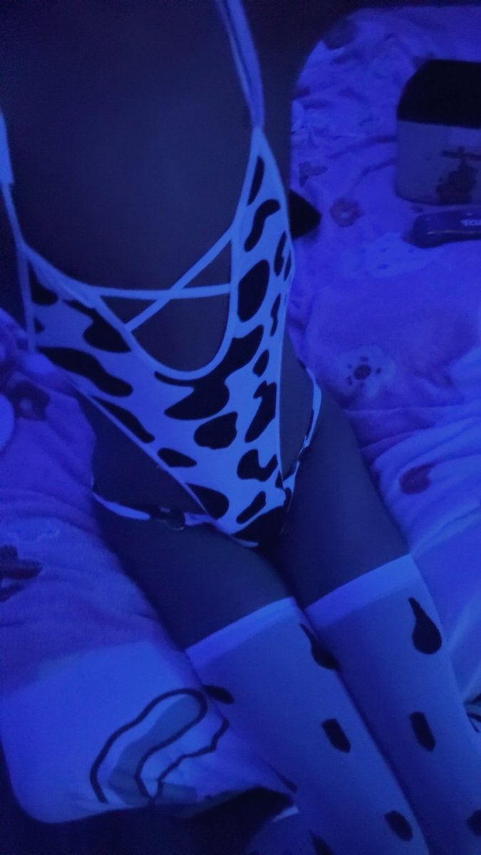 xoamiricus's tweet photo. Cow Print 🖤
#femboy #alt #yk2 https://t.co/djR77KPPAP