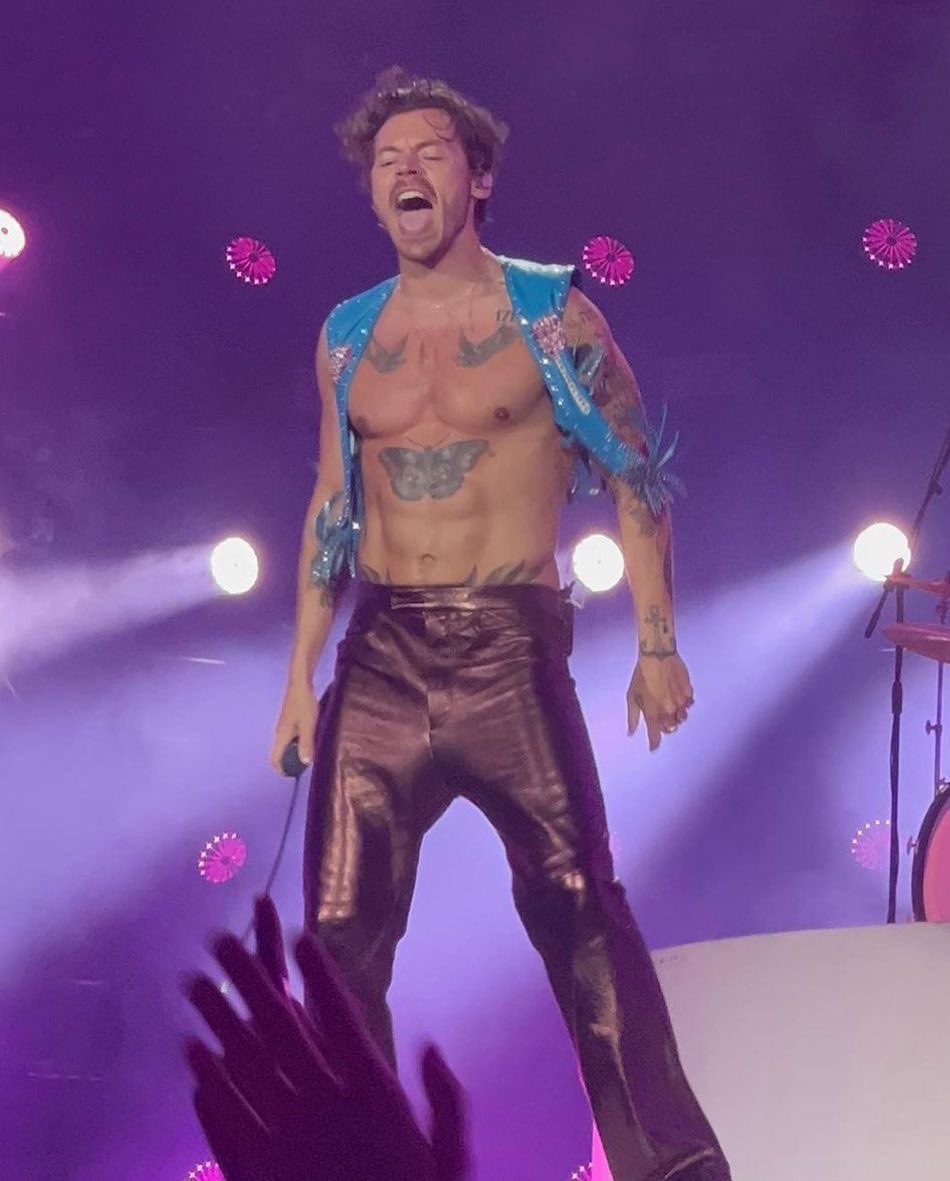 readyunsteadygo's tweet photo. omg i’m gonna collapse https://t.co/EwGuL2es59