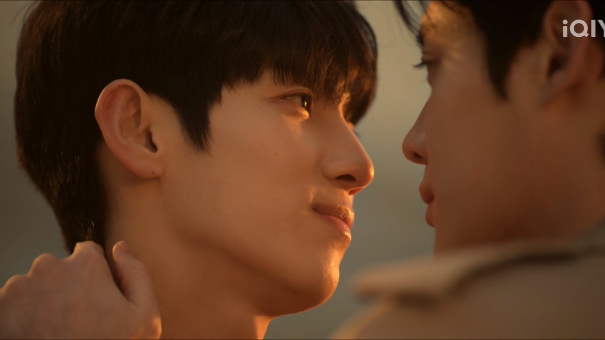 byeontaeseon's tweet photo. happiness looks really good on them https://t.co/yjhoMxECqK