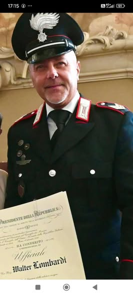 Moonlightshad1's tweet photo. Ufficiale al merito della repubblica.
Un'onorificenza non si nega a nessuno. https://t.co/yj3BxEgnSy