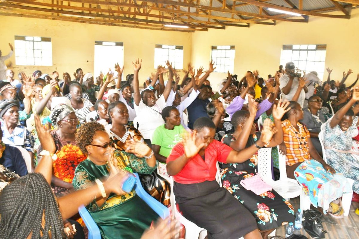 JP_Barns's tweet photo. Hon. Otiende Amollo &amp; Ms Tabitha Ogutu today met Representatives of 18 Widows Groups from Rarieda, and distributed KES 900,000/= (50K each), being proceeds of the Siaya Widows Fundraiser done on 11th July and presided over Sen Dr Oburu Oginga. https://t.co/4E5aF2i3h5