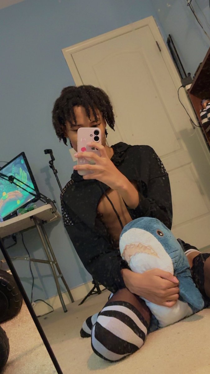 xoamiricus's tweet photo. Photo Dumping Shit 🖤
#femboy #alt #yk2 https://t.co/lzG2KFRp4q