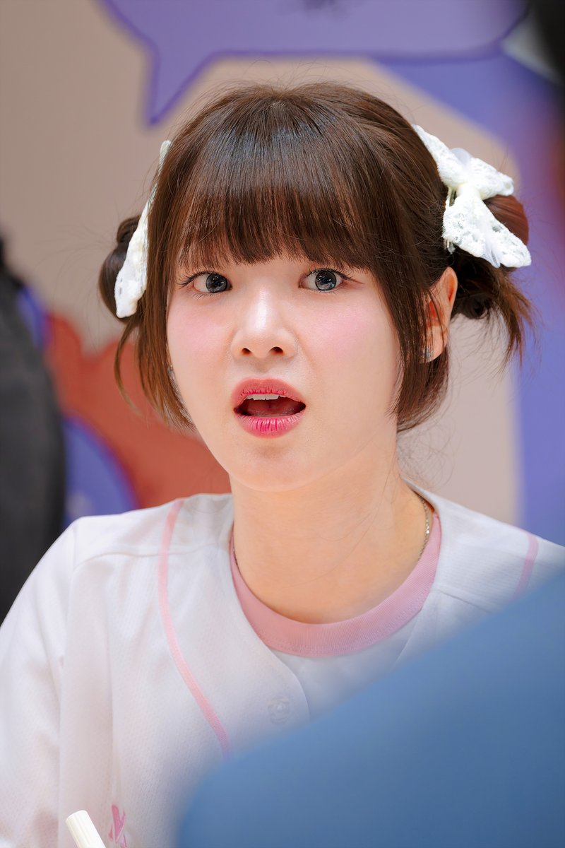 shiningstone85's tweet photo. 260718 오마이걸 x MOMOI <CLOSER TO YOU> POP-UP 팬사인회 https://t.co/RNvpg9rt98