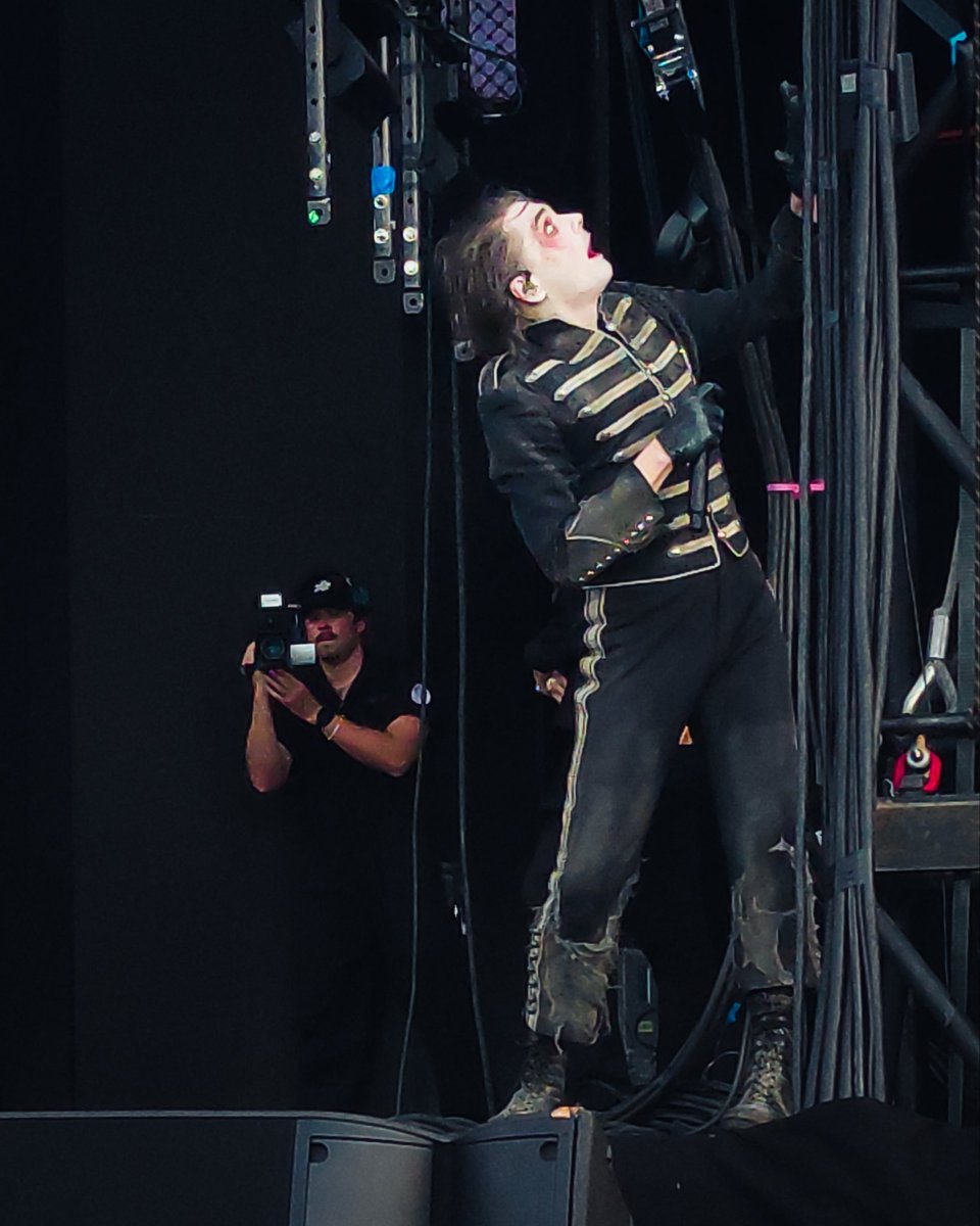 MissChaotic__'s tweet photo. Fotos de Mikey y Gerard que nunca habíais visto porque las hice yo 🖤🥀
#mcrmadrid #mychemicalromance #mcrmy https://t.co/jIpRWX64R0