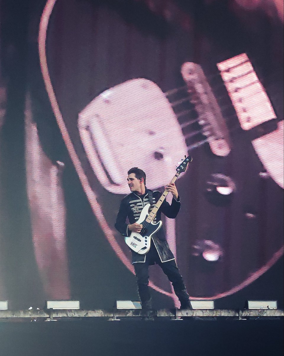MissChaotic__'s tweet photo. Fotos de Mikey y Gerard que nunca habíais visto porque las hice yo 🖤🥀
#mcrmadrid #mychemicalromance #mcrmy https://t.co/jIpRWX64R0