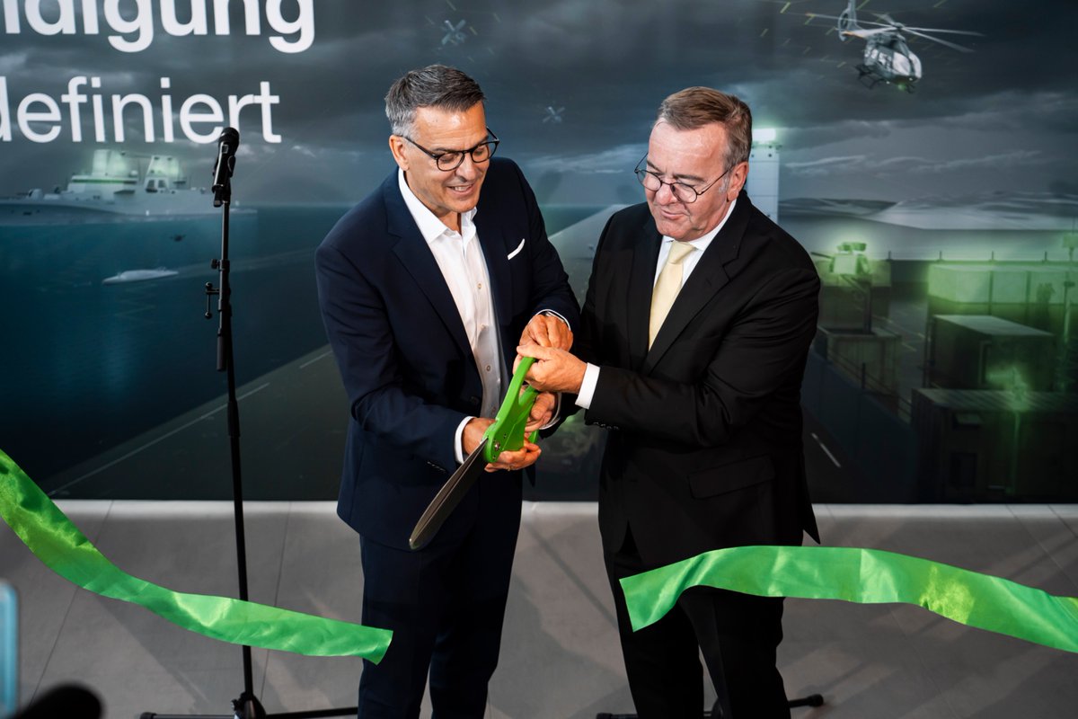 hensoldt's tweet photo. Today, we had the great honour of welcoming the German Federal Minister of Defence Boris Pistorius to @HENSOLDT´s brand new facilities in #Oberkochen.
📸 Take a look at our photo gallery for highlights from the visit. #defence #optronics #SDD https://t.co/VxhbWJDFlQ