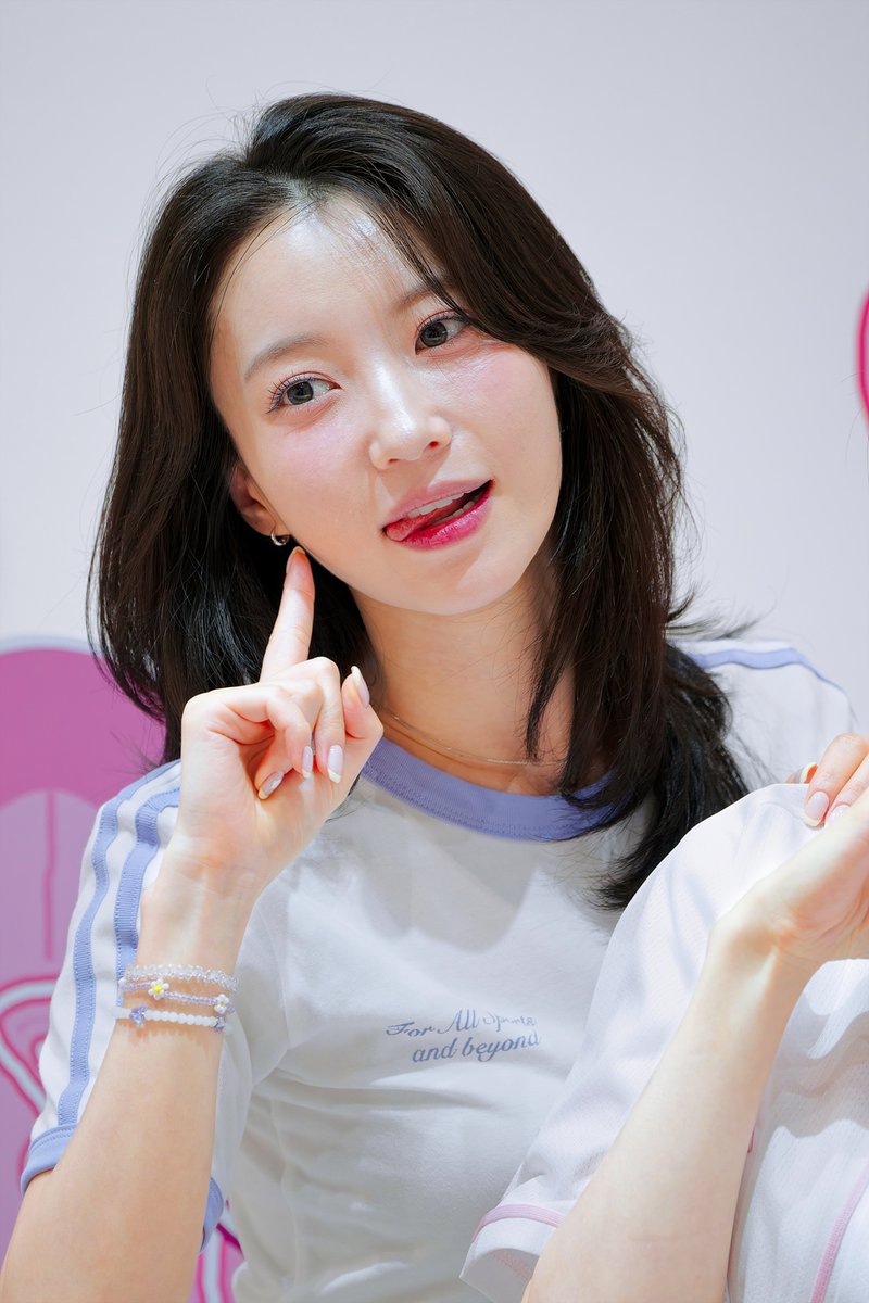 shiningstone85's tweet photo. 260718 오마이걸 x MOMOI <CLOSER TO YOU> POP-UP 팬사인회 https://t.co/1k6ct991Q3