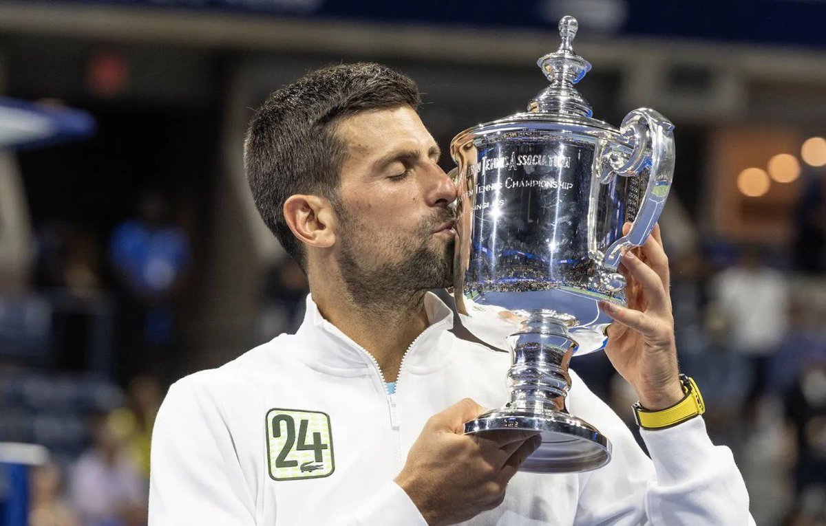 UniversTennis's tweet photo. 🗓️ IL Y A 20 ANS JOUR POUR JOUR

Novak Djokovic 🇷🇸, 19 ans, remportait son premier titre ATP à Amersfoort. 🆕

Depuis, c’est… 🐐
🏆 101 TITRES
⭐️ 24 en Grand Chelem
⭐️ 40 Masters 1000
⭐️ 7 ATP Finals
⭐️ Coupe Davis
⭐️ 428 semaines en tant que n°1 mondial
🥇 Jeux Olympiques https://t.co/fgXiOi6xFZ