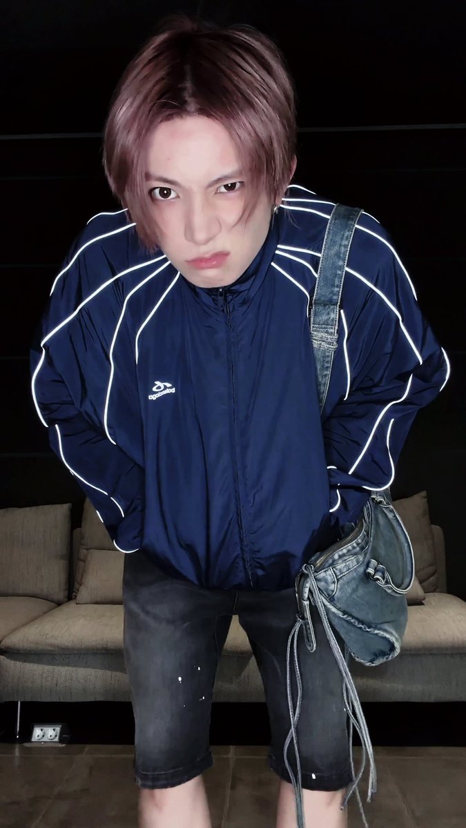 Pjsxhoon's tweet photo. Baby, let's go quickly.                Hold on! Im doing a fit check😕. https://t.co/jcgaDs0UB5
