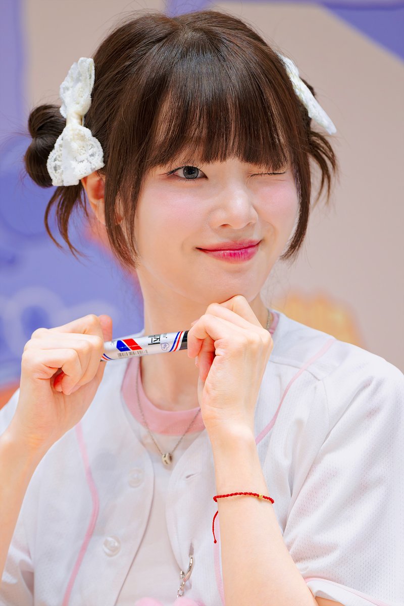 shiningstone85's tweet photo. 260718 오마이걸 x MOMOI <CLOSER TO YOU> POP-UP 팬사인회 https://t.co/KfurOAlvbR
