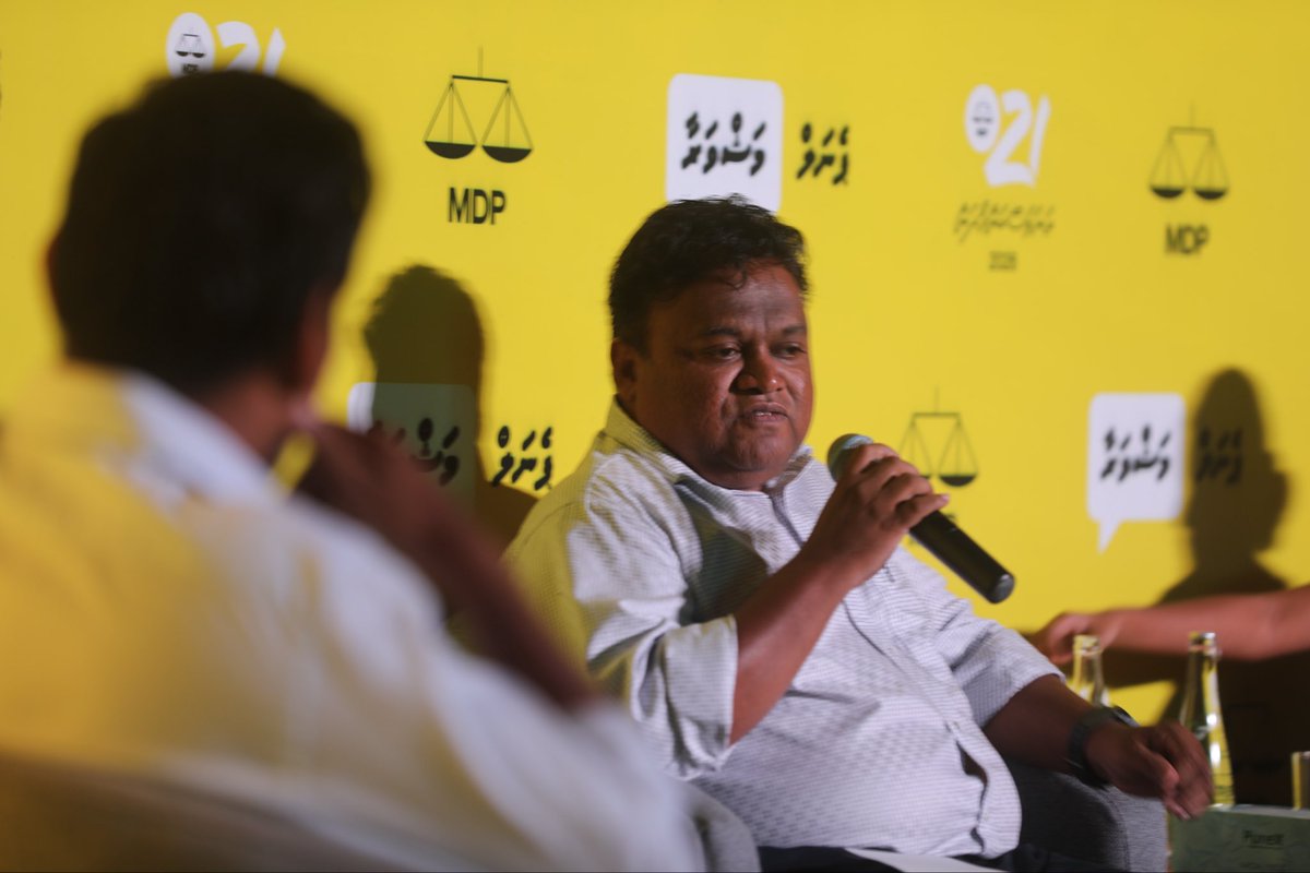 HucenHassan's tweet photo. ސަރުކާރު ކުންފުނިތަކުން ނުހައްގުން މުވައްޒަފުން ވަކިކުރަމުންދާތީ އެމްޑީޕީން ކުރިއަށް ގެންދާ ޕެނަލް މަޝްވަރާ އަރޓްފިޝަލް ބީޗުގައި ފެށިފެން ކުރިއަށްދަނީ

#JobBuraasfathi https://t.co/82xzPWu674