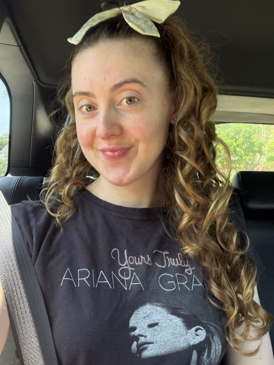 buteracarpentr's tweet photo. Yours Truly hair + wearing my tee from 2013 🤍 

Ready for you #ESTourBoston @TeamAriana https://t.co/stACFKt6og