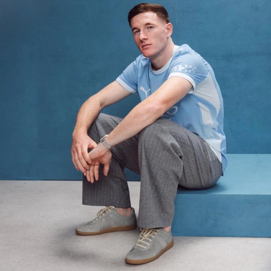 JacobsBen's tweet photo. 🗣️ Elliot Anderson on why he joined #MCFC and what he brings. “I’m over the moon. I can’t wait to play for this Club. I’m really looking forward to it.

“I think they’re winners, they’re relentless, and that’s the sort of team I want to be a part of: champions and people who win trophies.

“Over the last 10, 12 years, they’ve dominated, so that’s why I wanted to join...

“This is where I want to be. Now that I’m here, I’ll keep pushing and try to take this Club forward.

“I think I bring a bit of everything. I bring quality, I bring physicality and energy. I’d like to think I’d get them [the fans] excited, get them off their feet and bring energy to the team.

“I like to think I’ll take the ball at any time. I love having the ball at my feet.

“I’ll help the team out when we’re in tough times and I love to just be involved and getting the team going forward and get all the good attacking players here on the ball.”