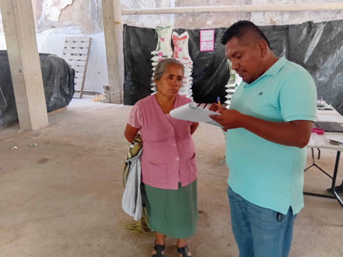 AgriculturaPue's tweet photo. Realizamos el levantamiento de encuestas a derechohabientes de Fertilizantes para el Bienestar en el CADER Piaxtla, respaldando el compromiso con el campo de la Presidenta @Claudiashein para medir la satisfacción durante las entregas e identificar áreas de mejora oportunas. https://t.co/nMHOeViUNR