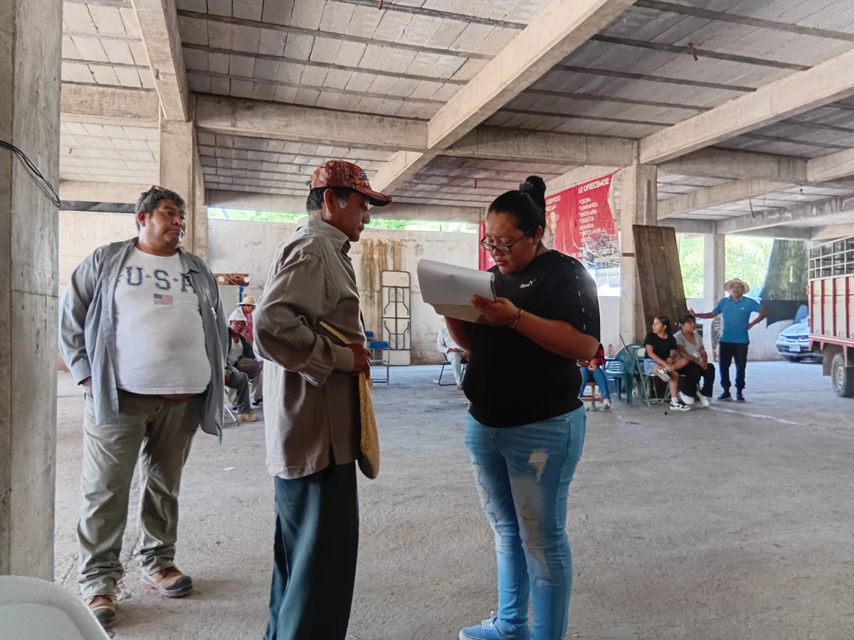 AgriculturaPue's tweet photo. Realizamos el levantamiento de encuestas a derechohabientes de Fertilizantes para el Bienestar en el CADER Piaxtla, respaldando el compromiso con el campo de la Presidenta @Claudiashein para medir la satisfacción durante las entregas e identificar áreas de mejora oportunas. https://t.co/nMHOeViUNR