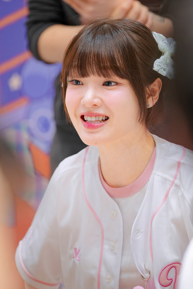 shiningstone85's tweet photo. 260718 오마이걸 x MOMOI <CLOSER TO YOU> POP-UP 팬사인회 https://t.co/m5ztF7PvN9