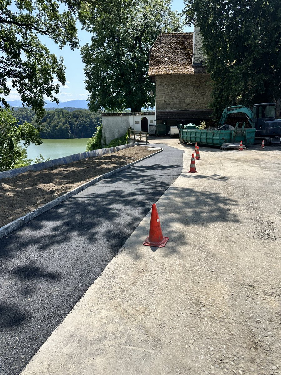 DerGerichtshof's tweet photo. Aber ohne Staat, wer baut dann die Strassen?😅 https://t.co/Jwfj2smCjF