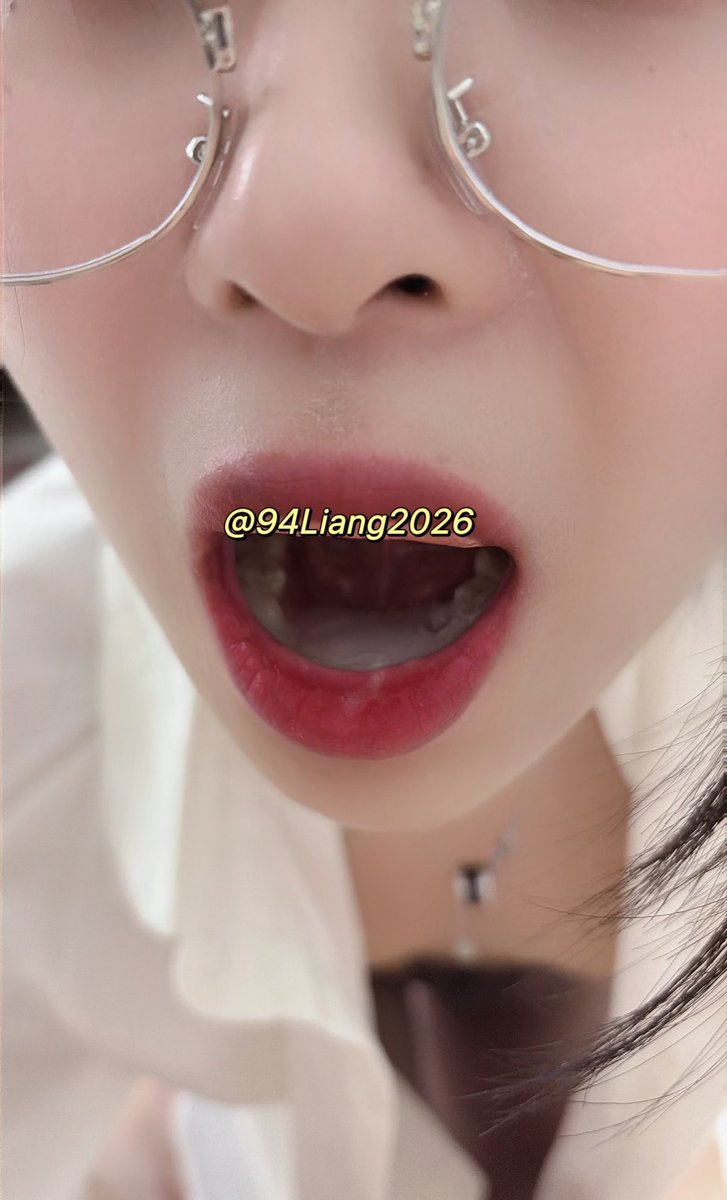 94Liang2026's tweet photo. @AsianSwings4 这就是你现在中的女神同事 https://t.co/XSJAQGWfXn