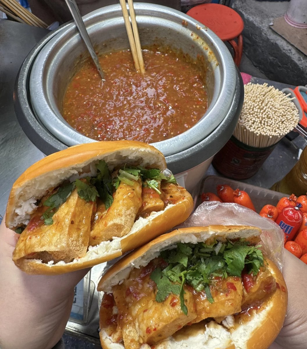 schroeder7400's tweet photo. [Craving crispy fried stinky tofu on a rainy street This local roadside snack hits different—spicy sauce, crunchy topping, pure comfort. ]， https://t.co/JpmuMJ7qrd