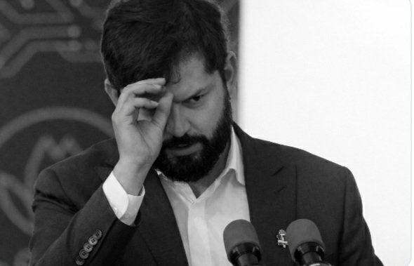 Ferantonia28's tweet photo. --NO. El que le mintió al país fue este parásito indecente @GabrielBoric 

--Mintió con cond del CAE
-Mintió cado Convenios
-Mintió caso Pro Cultura
-Mintió caso Monsalve
-Mintió venta casa de Allende
-Mintió  caso cable chino....
Pero  para el zurderio el mentiroso es Quiroz 😏 https://t.co/ezENpGyLMu