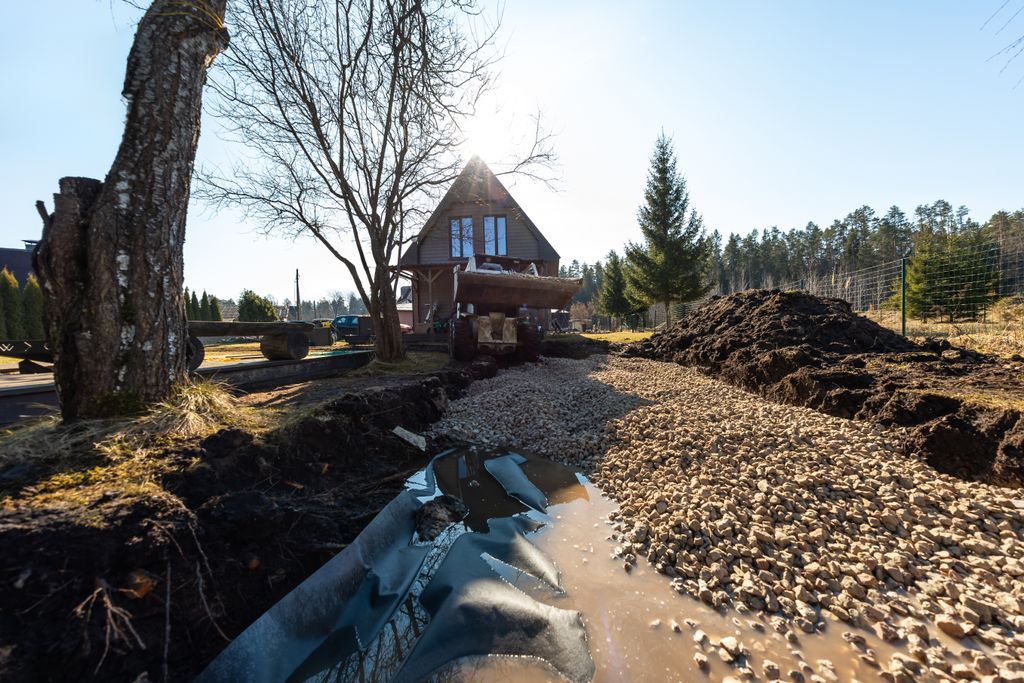 River2RiverLog's tweet photo. Many log home owners focus on floor plans and finishes, but drainage planning is just as important for long-term durability. #LogHomeRestoration #Boise #HowToLogHome #LogHomeMaintenance https://t.co/qTx3tR0gxJ https://t.co/5PXFFtUh34
