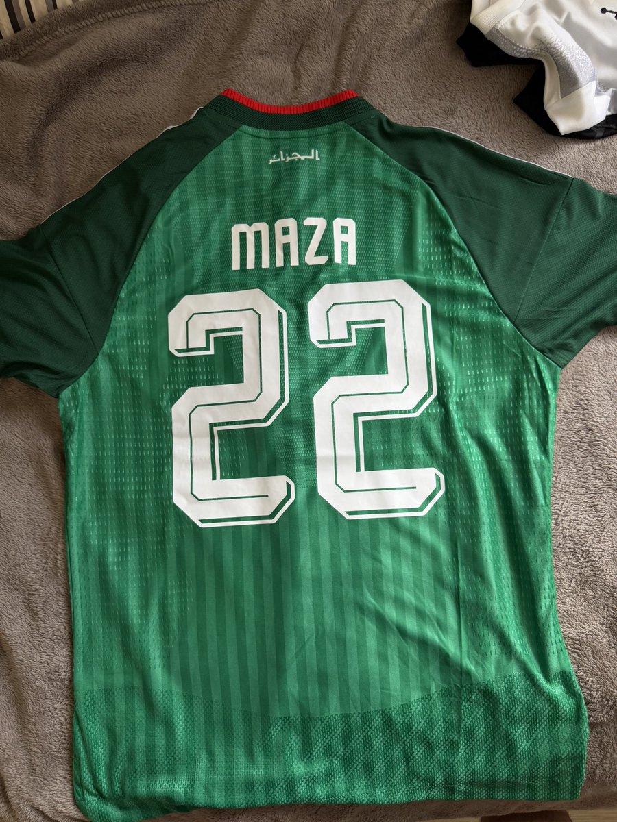 Mazadona_78's tweet photo. Un maillot à 15€ et l’autre à 170€..😅 Je vous laisse faire votre propre avis mdr https://t.co/3p5xREiAcs