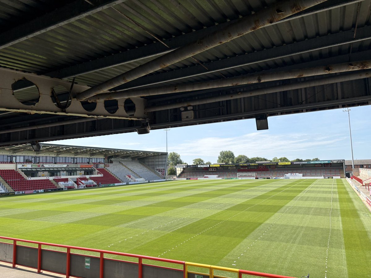 TomWellsturf's tweet photo. Things looking good at the Halo aerospace stadium 5 days out from our first home friendly. Been a busy week so far, pitch currently sat at 22mm after ICl links/trismart (mon), proturf 15-6-15 (tue) and high N/calmag/primo/iron (today). https://t.co/vyNUbUfjpW