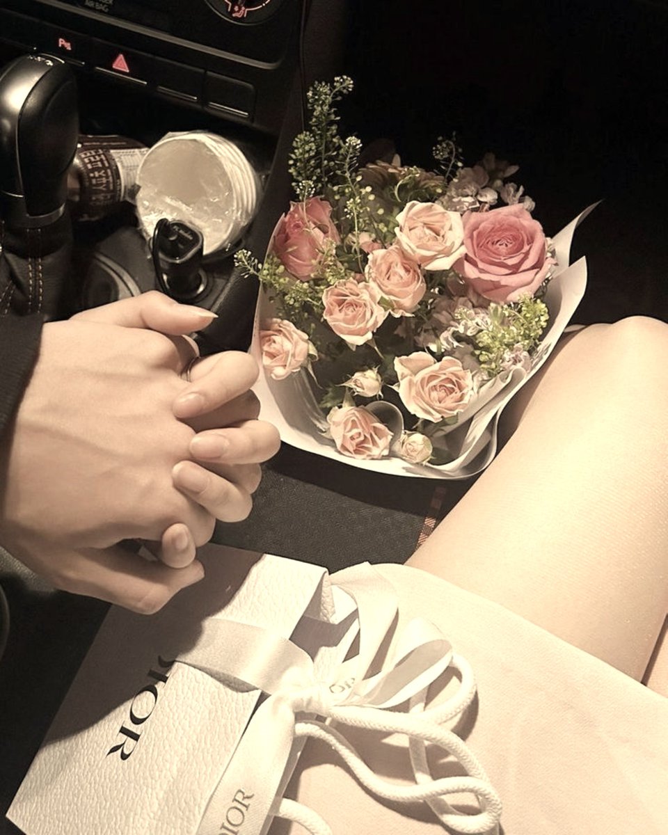 laIinalena's tweet photo. @alkothol @cowctail ㅤ️️ㅤㅤ️️ㅤ
    ᯓᡣ𐭩
   Thank you for these beautiful two months. Mungkin waktu kita belum panjang, tapi setiap harinya selalu punya cerita yang bikin aku makin yakin kalau aku bersyukur bisa punya kamu. Aku sangat amat suka semua hal tentang kita.
ㅤ️️ㅤㅤ️️ㅤ https://t.co/mtHRq9yVnQ
