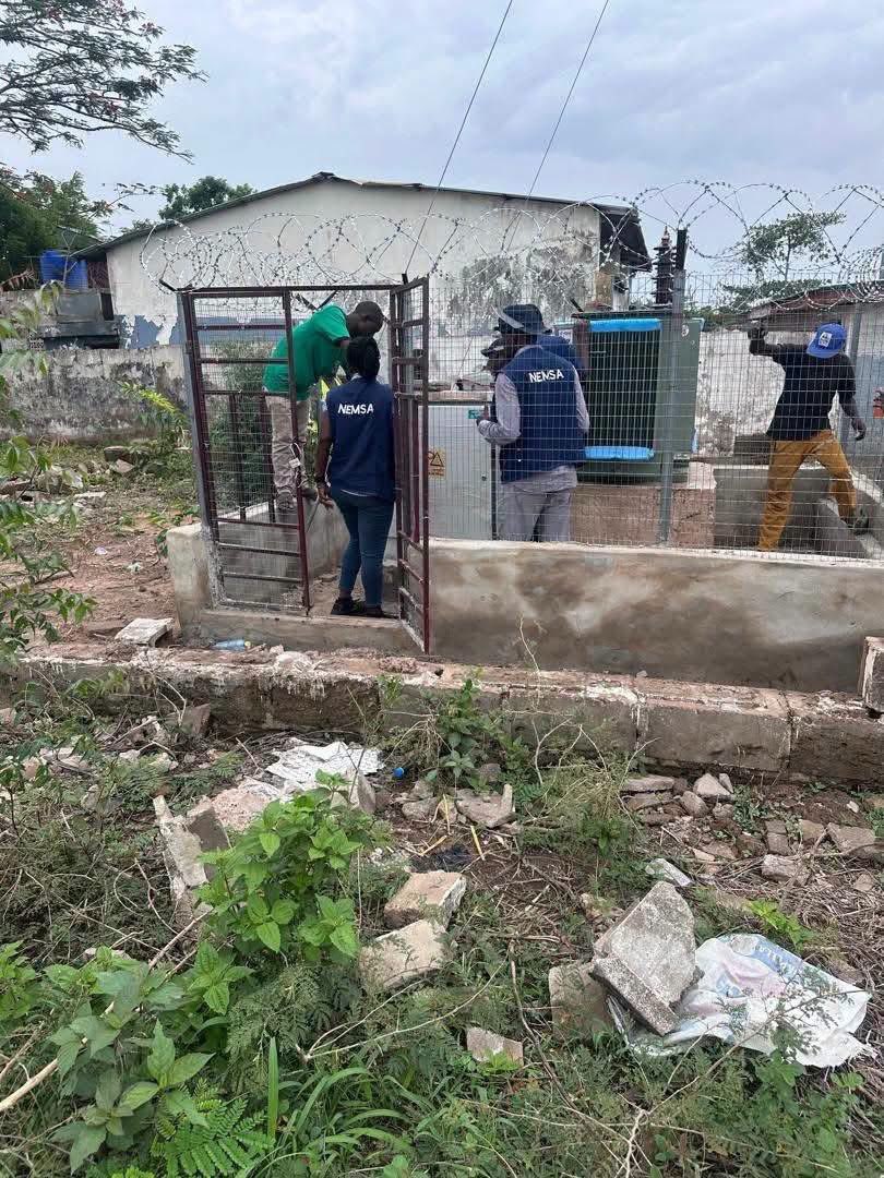 InsideIlorin_NG's tweet photo. Repair and maintenance ongoing at Okin Biscuits https://t.co/E7ThlgiKNH