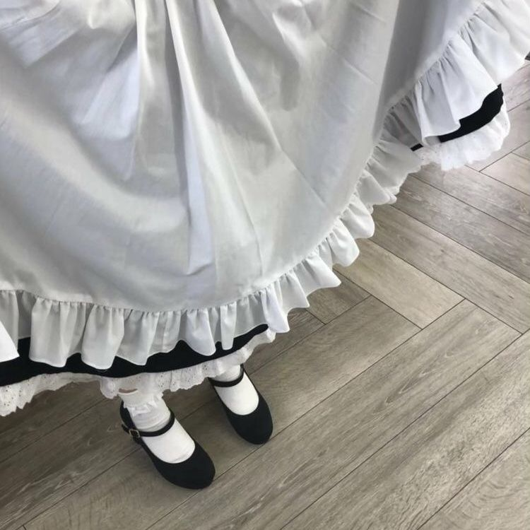LastStandingIDV's tweet photo. Fine I'll wear a longer dress, I don't understand whats the issue, I can't control wind. https://t.co/A9Oewo1x9t
