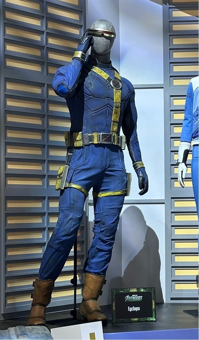 spiderman20058's tweet photo. My take on redesigning cyclops suit cuz i don't like the doomsday costume https://t.co/197x5KjgSu
